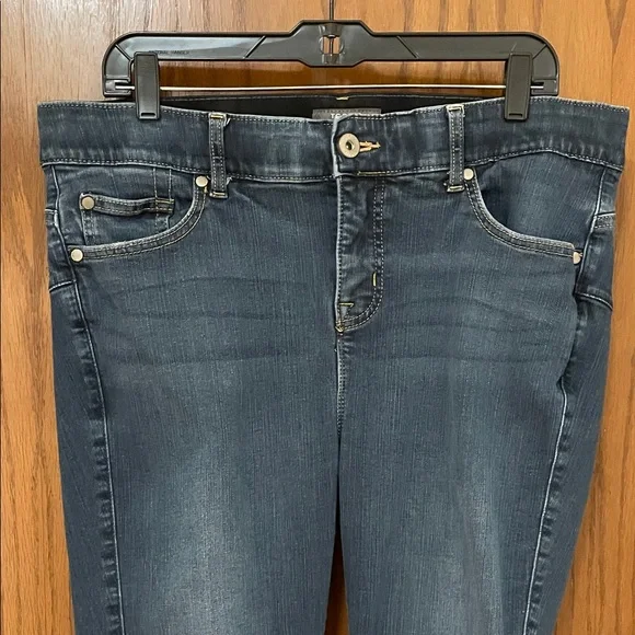 TORRID UEC Women’s Size 16 Regular Dark Blue Skinny Jeans 👖bombshell skinny - Picture 2 of 11